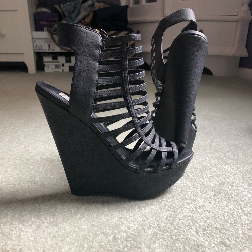 **SOLD** Steve Madden Wedges
